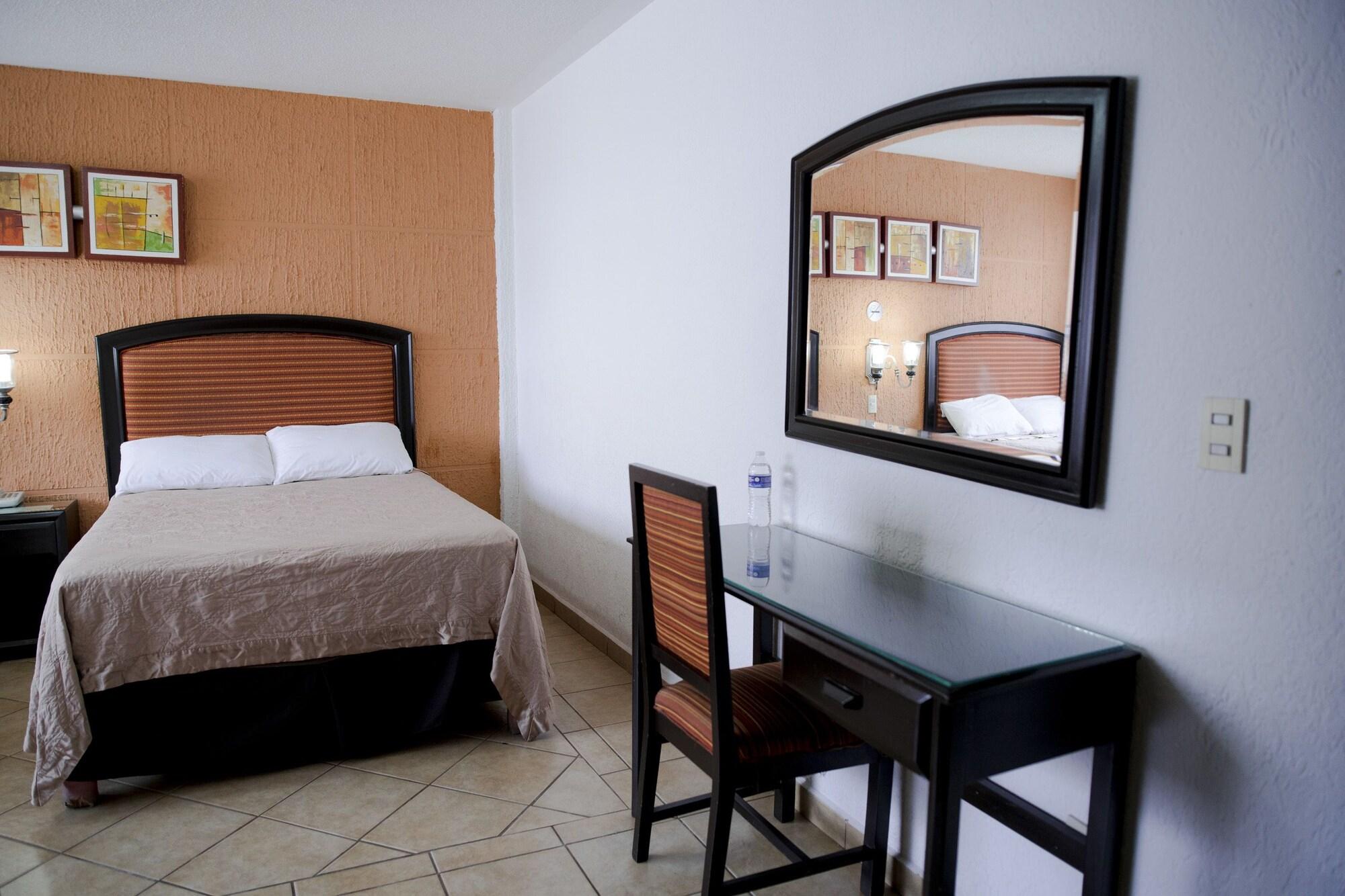 Hotel Eh Ejecutivo Urban Tepic Esterno foto