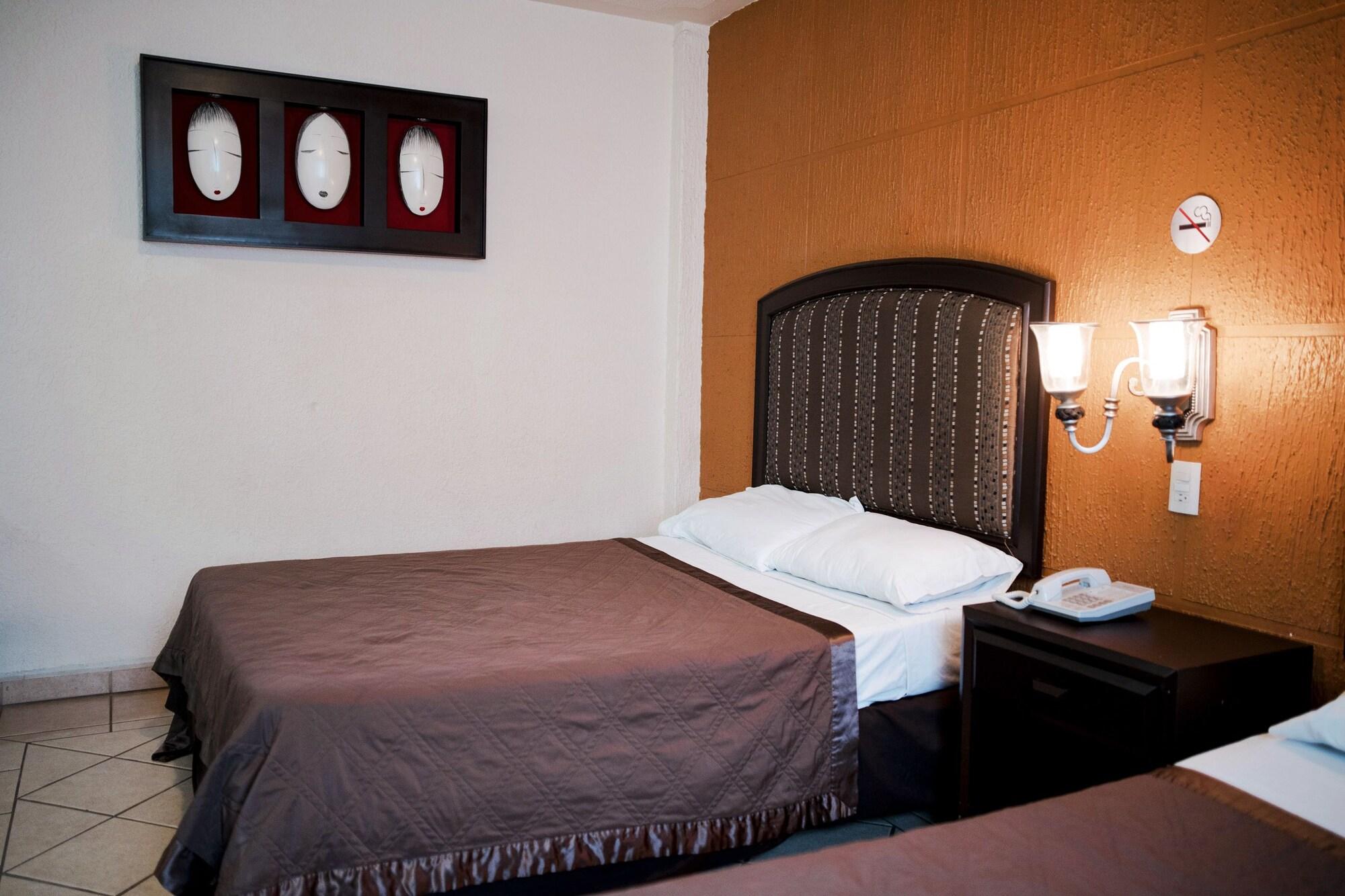 Hotel Eh Ejecutivo Urban Tepic Esterno foto