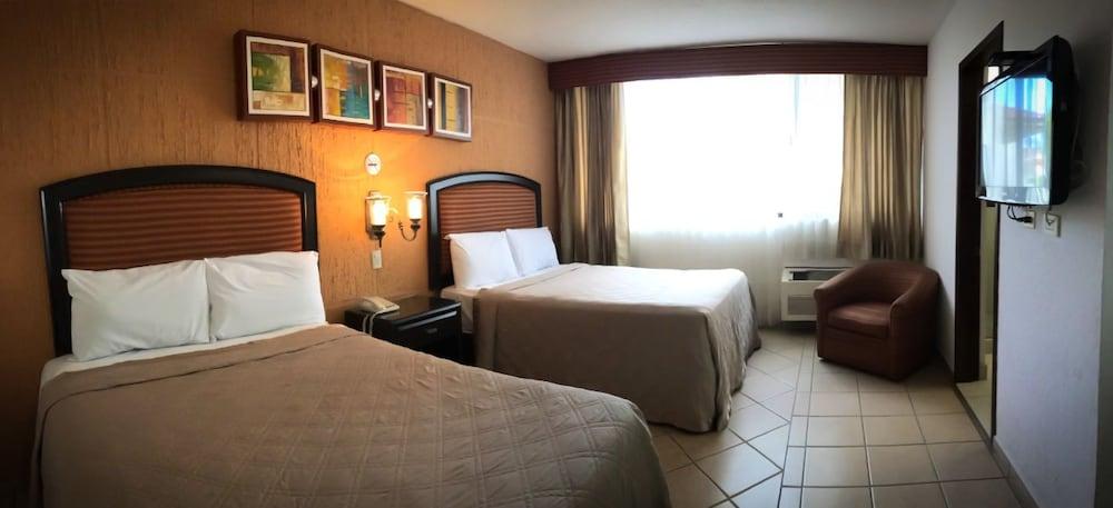 Hotel Eh Ejecutivo Urban Tepic Esterno foto
