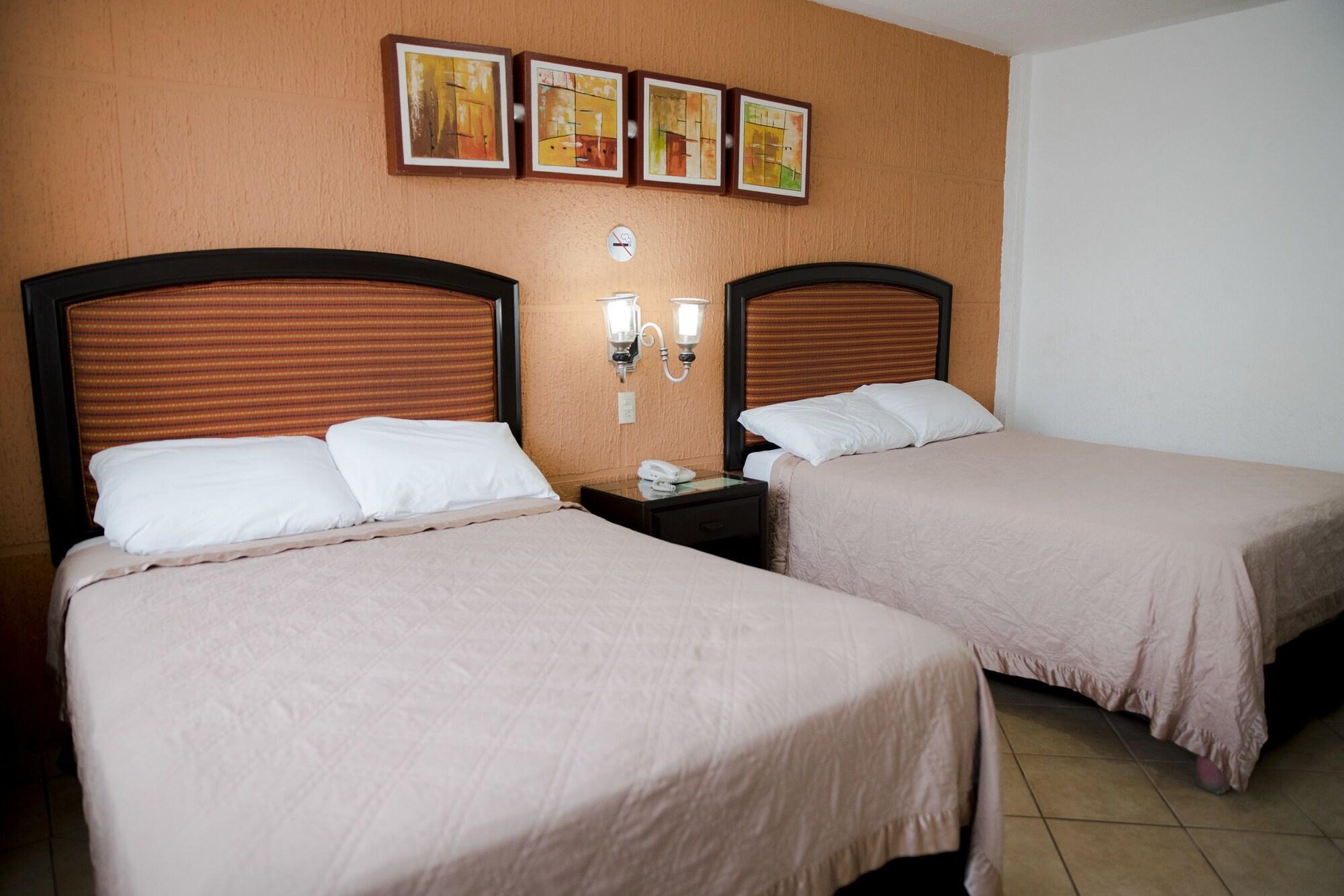 Hotel Eh Ejecutivo Urban Tepic Esterno foto