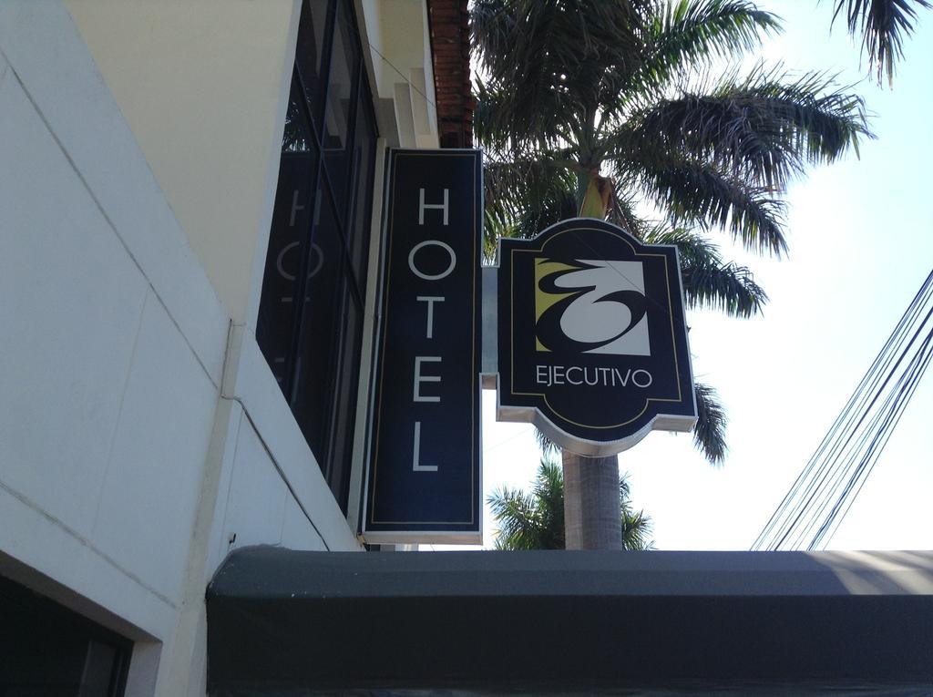 Hotel Eh Ejecutivo Urban Tepic Esterno foto