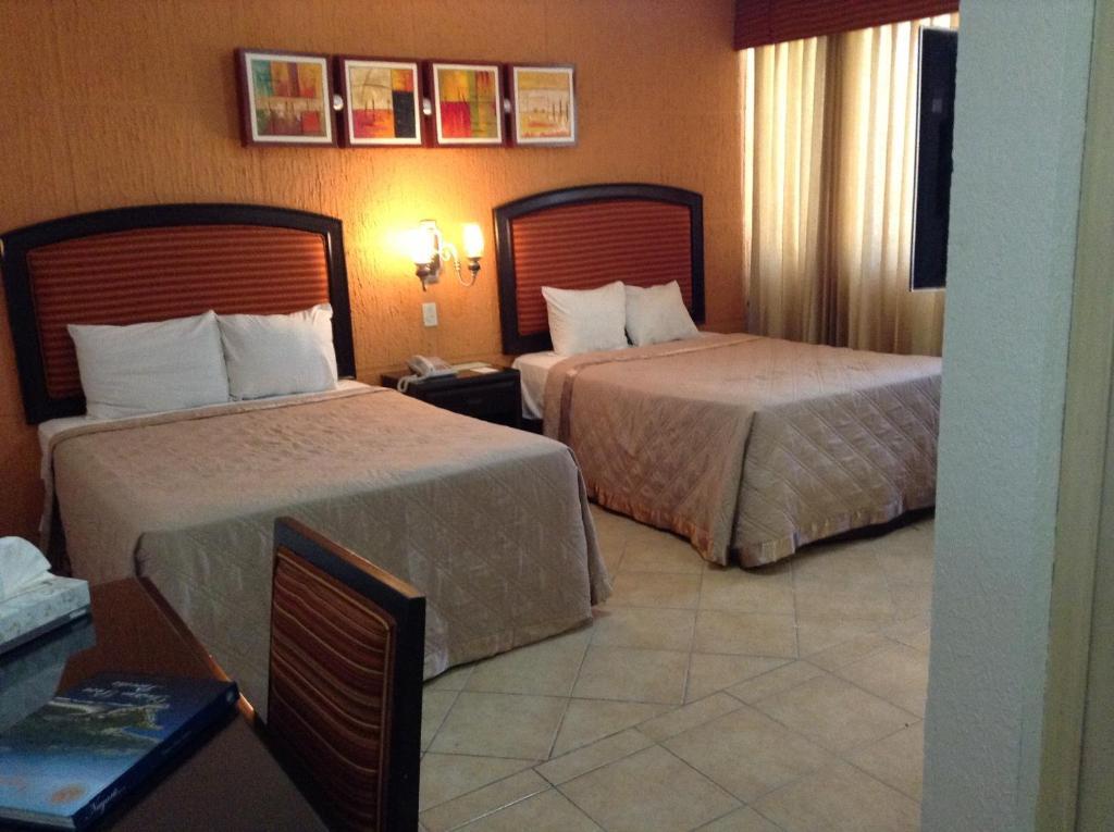 Hotel Eh Ejecutivo Urban Tepic Esterno foto