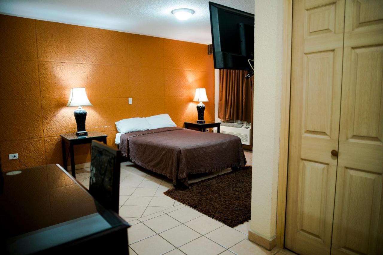 Hotel Eh Ejecutivo Urban Tepic Esterno foto