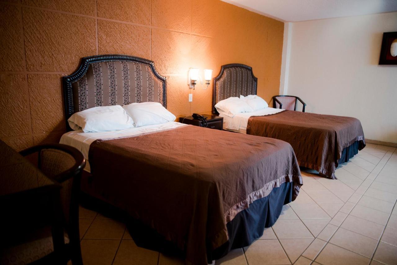 Hotel Eh Ejecutivo Urban Tepic Esterno foto